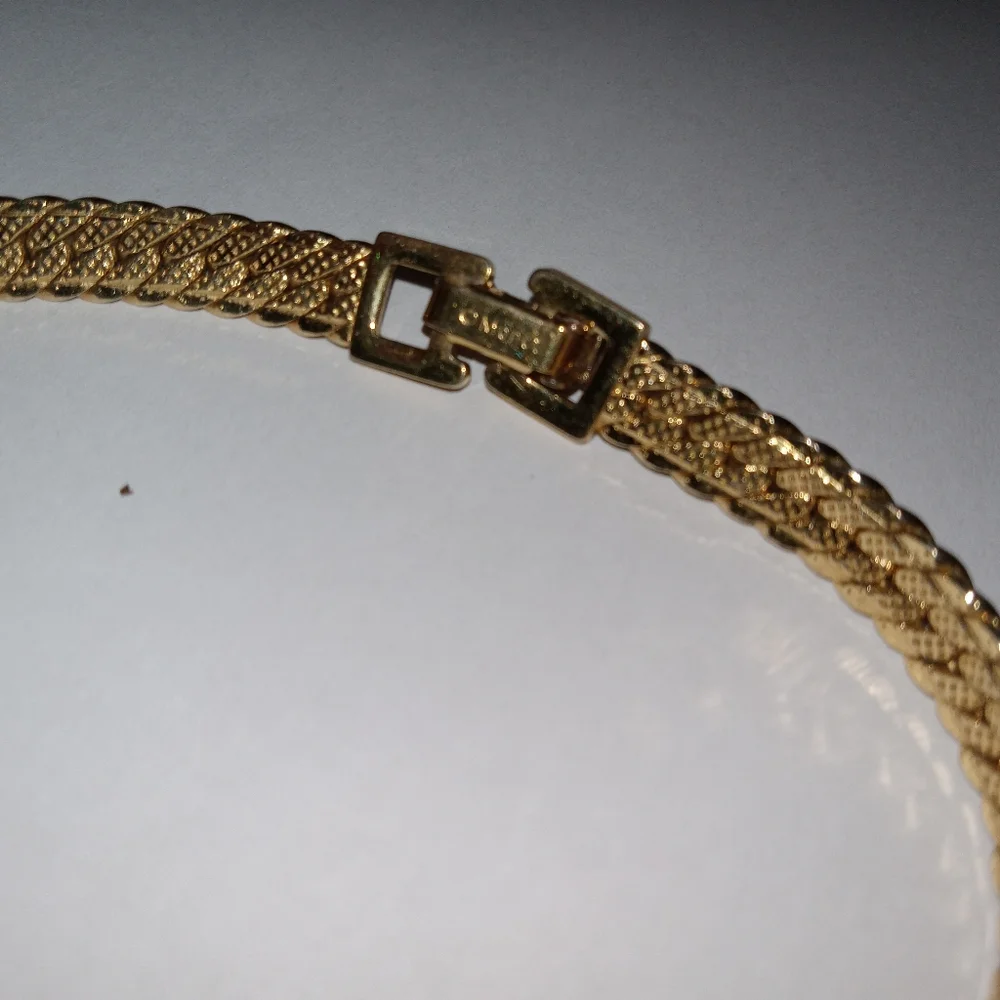Vintage Monet EUC 16" 18K Gold Plated Herringbone Chain Necklace - Picture 7 of 11